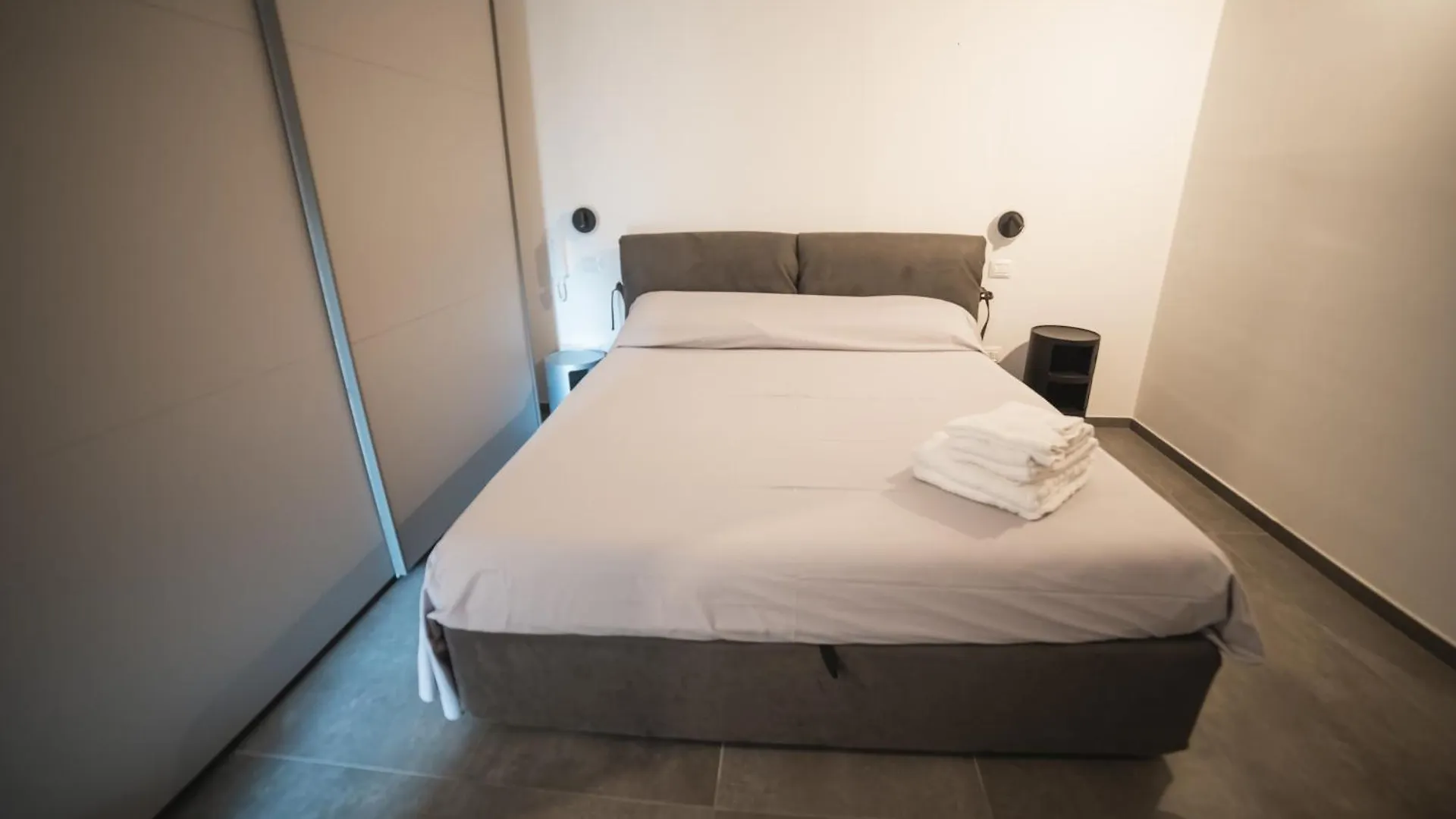 Suite Piazza Mazzini 90 Mq 5 Lecce 0*,